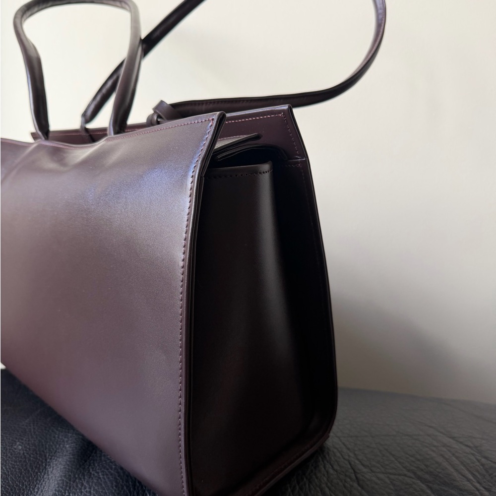 Poelle Medium Carolyn Brown Tote Bag - Picture 7 of 9